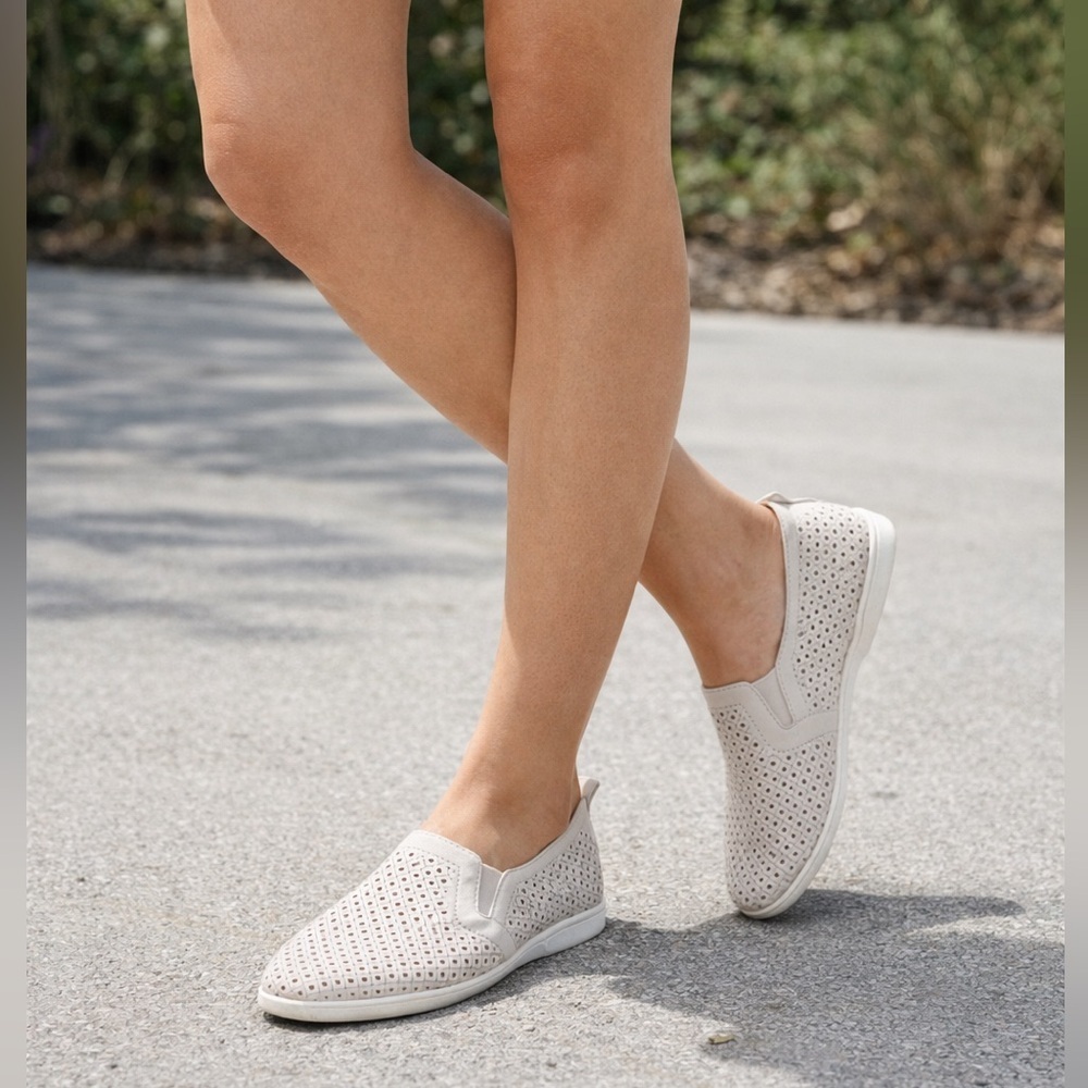 Easy Street Women's Round Oxford Slip-On Shoes - Champagne - Picture 2 of 6